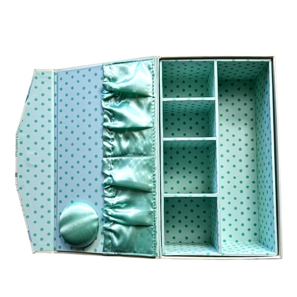 Molly & Rex White Two Layer Storage Sewing Box - Picture 11 of 15